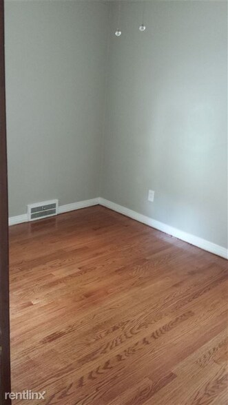 Building Photo - 854 Highland Ave