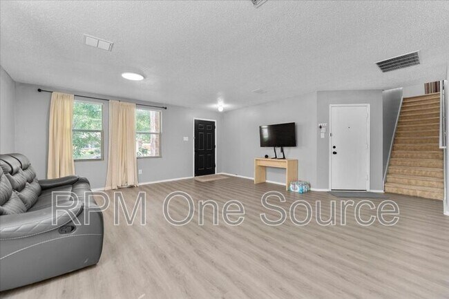 Building Photo - 5401 Pandale Valley Dr