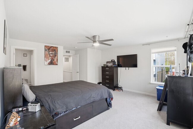 Building Photo - Step into a beautifully designed contemporary residence that exudes style and comfort at every turn.