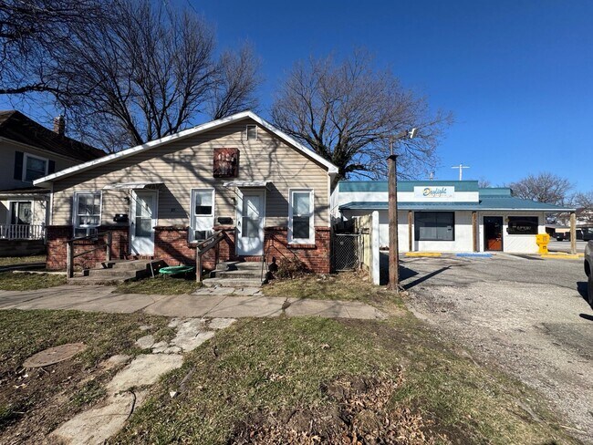 Building Photo - Renovated 1BR | Dogs & Cats Welcome | Water & Trash Included | Columbus KS