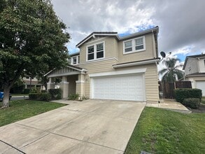 Building Photo - Great Location! 4BD | 2.5BA | Desirable Br...