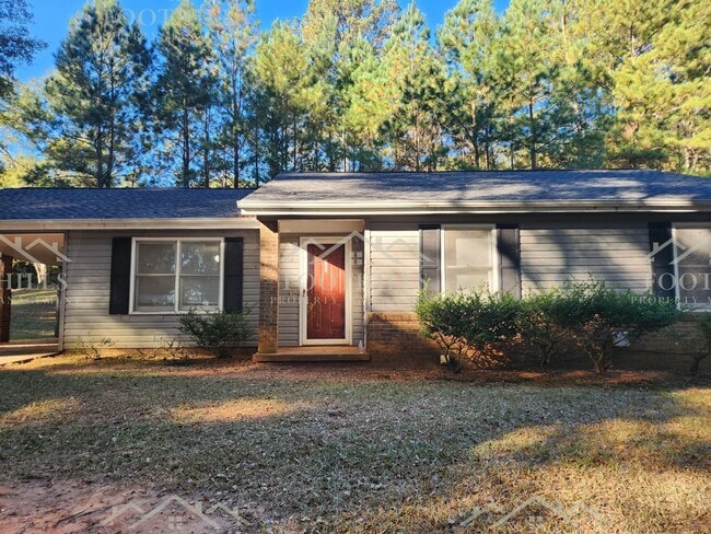 Building Photo - 305 Green Forest Dr