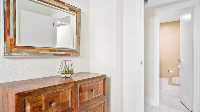 Building Photo - 3901 S Ocean Dr