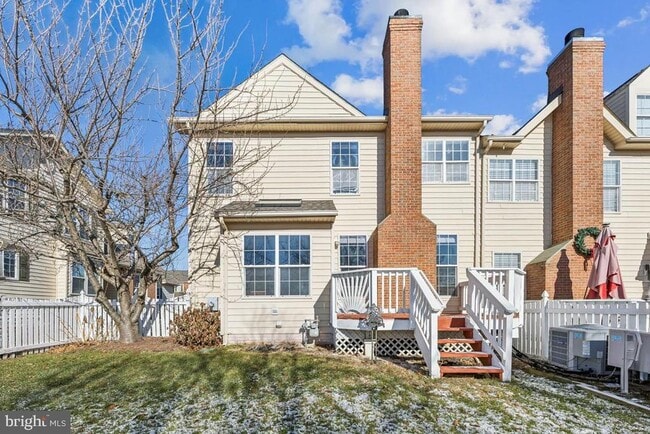 Building Photo - 43605 Dunhill Cup Square