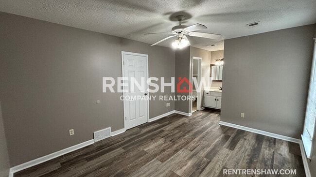 Building Photo - 2112 Pillsbury Pl