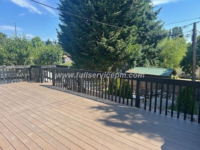 Building Photo - West Seattle Vintage Charm meets Modern! Huge Deck and Fire pit!