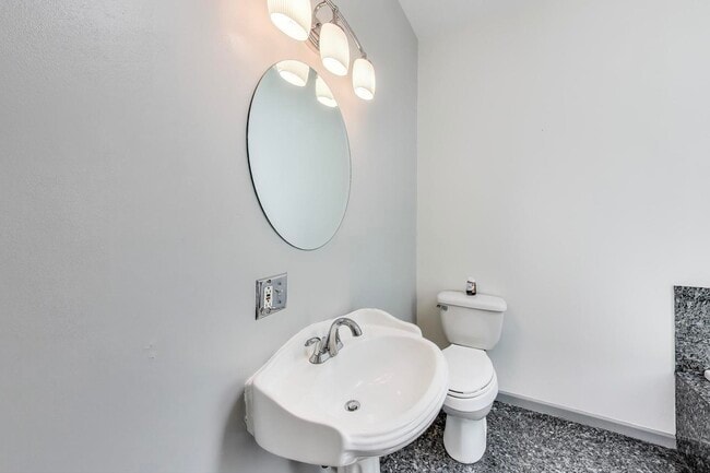 Building Photo - 737 E 50th St