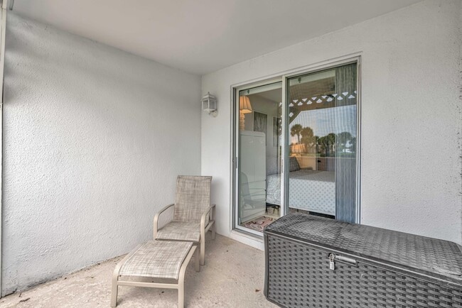 Building Photo - 353 S US Hwy 1