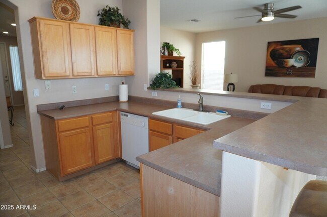 Building Photo - 1821 W Glenhaven Dr