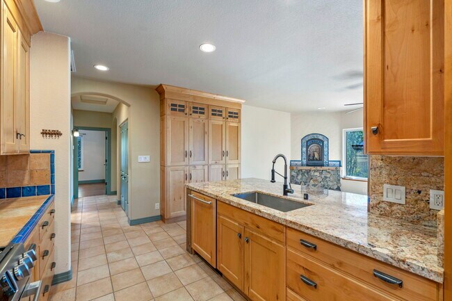 Kitchen - 2100 Brittany Meadows Dr