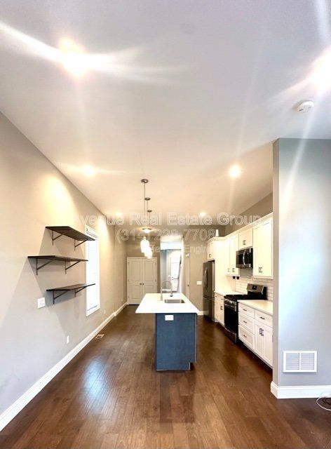 Building Photo - 4328 Swan Ave