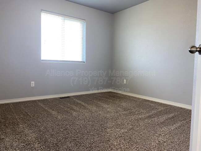 Building Photo - 3875 Reindeer Cir