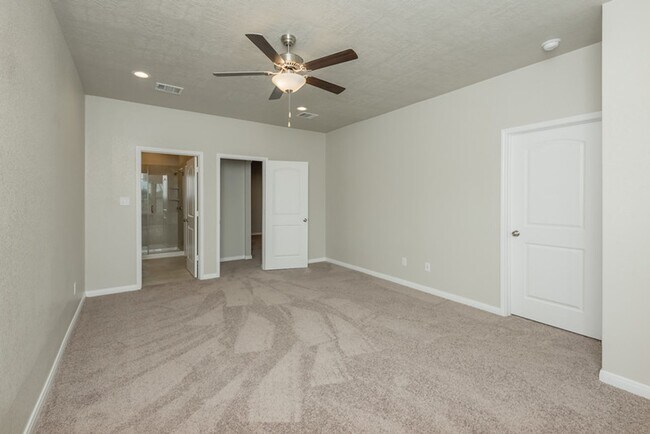 Building Photo - Live, love, and grow in this charming townhome!