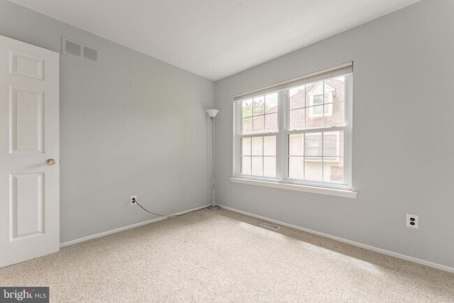 Building Photo - 11 Chateau Cir