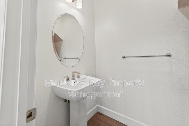 Building Photo - 480 Palisade Dr