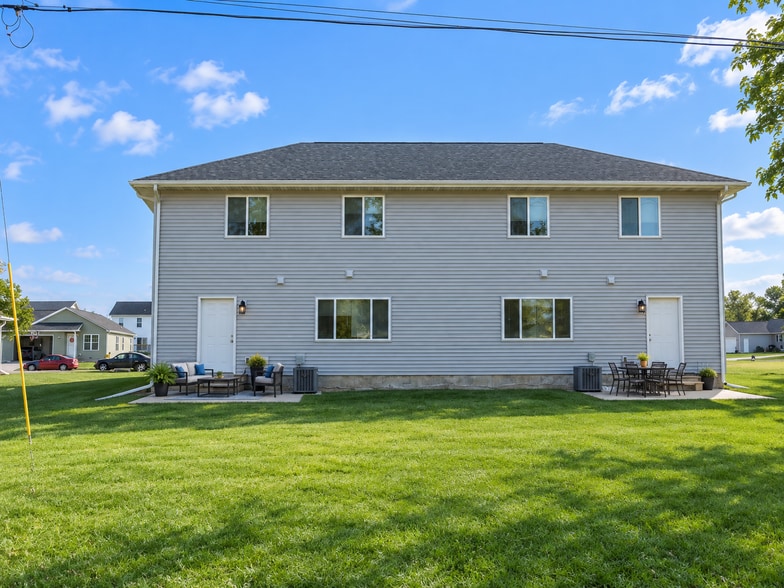 Building Photo - 1505 Springbrook Dr