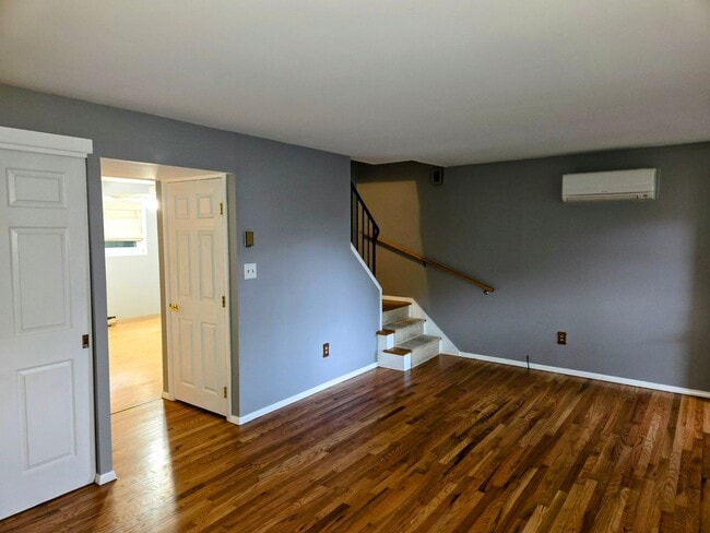 Building Photo - 1642 Whitehall Ave