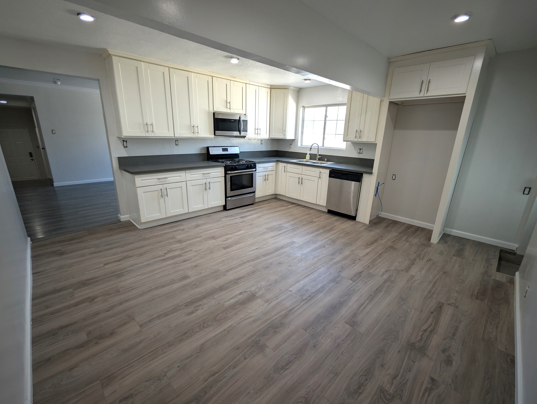 Kitchen and Dining Area - 7635 Birchleaf Ave