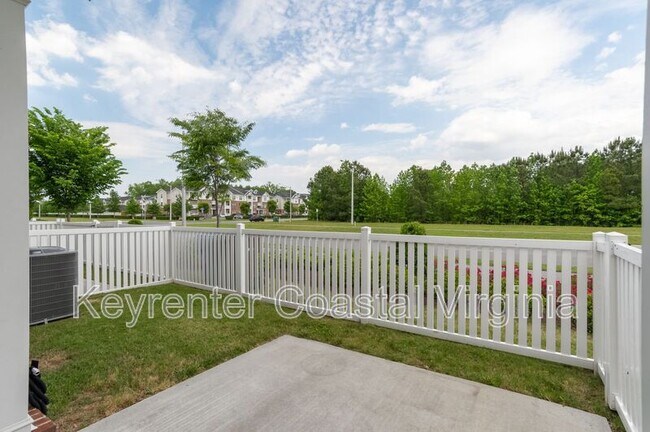 Building Photo - 2115 Belden Ave