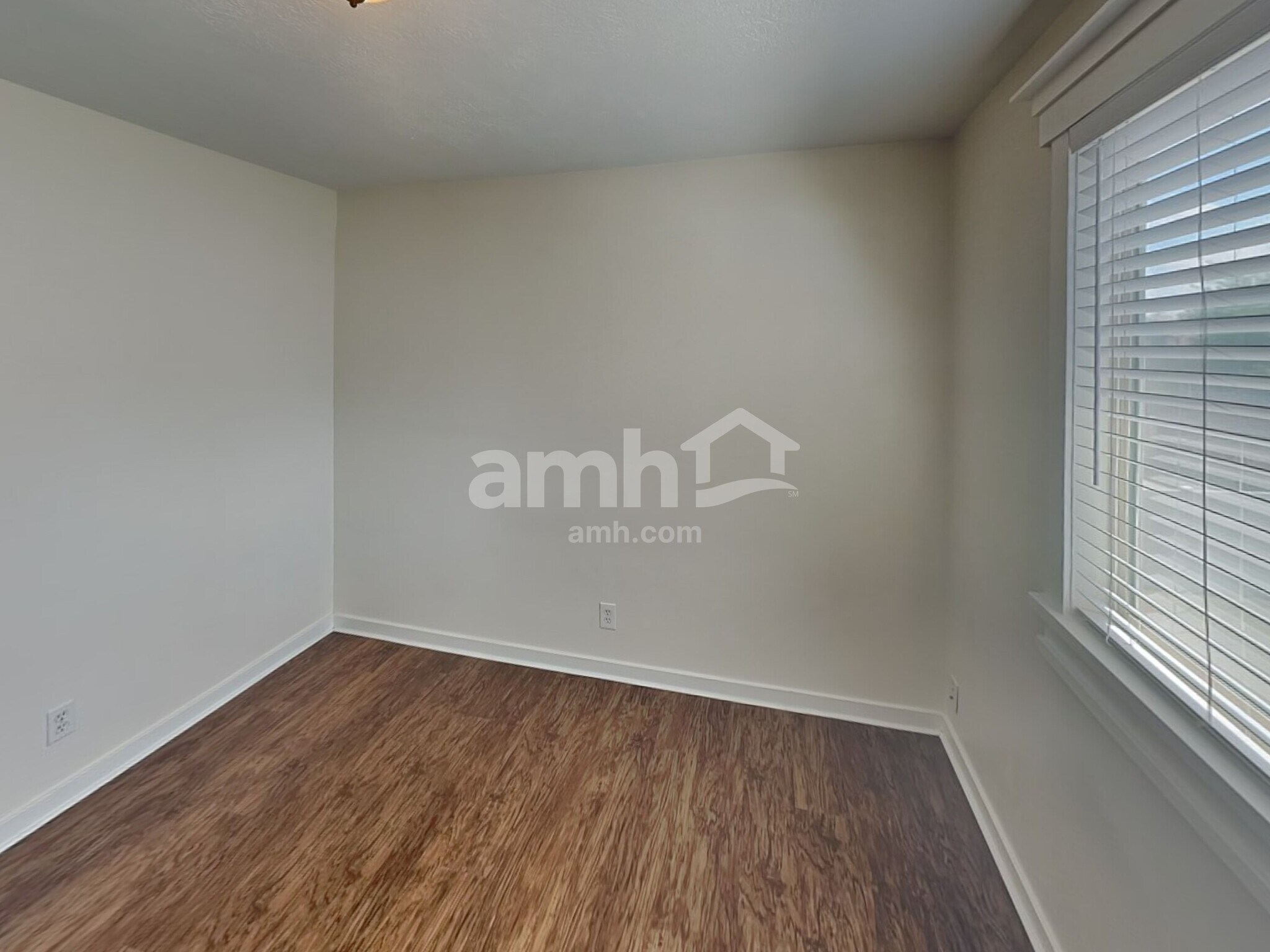 Building Photo - 5806 S Stone Flower Way