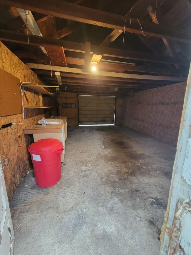 Building Photo - 2 bed 1 Bath in heart of Newport