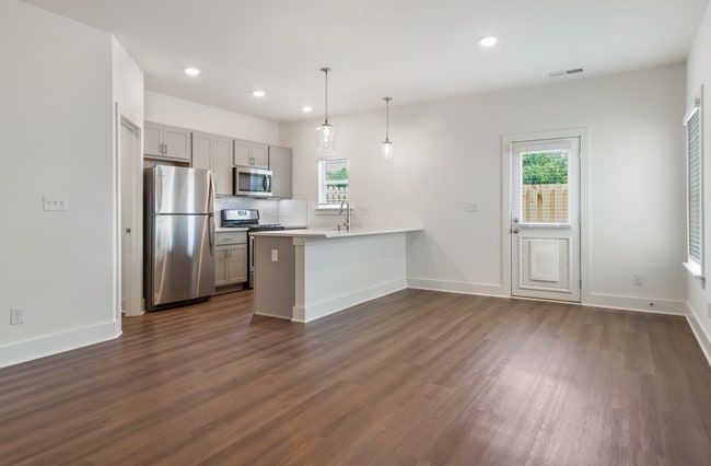 Building Photo - 3 Bedroom Home With Spacious Garage