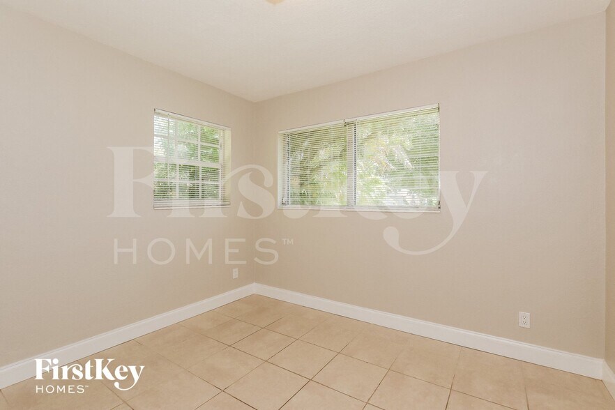 Building Photo - 6487 SW 26th St