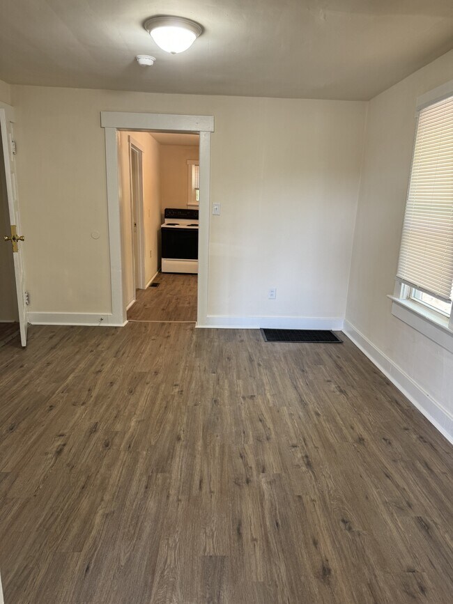 Building Photo - 1723 McArthur Ave