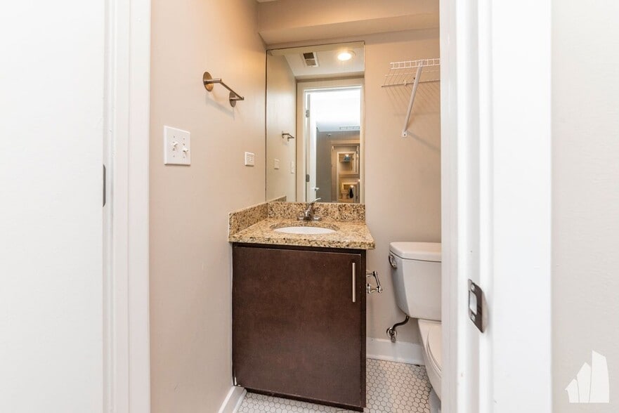 Building Photo - 1912 N Lincoln Ave