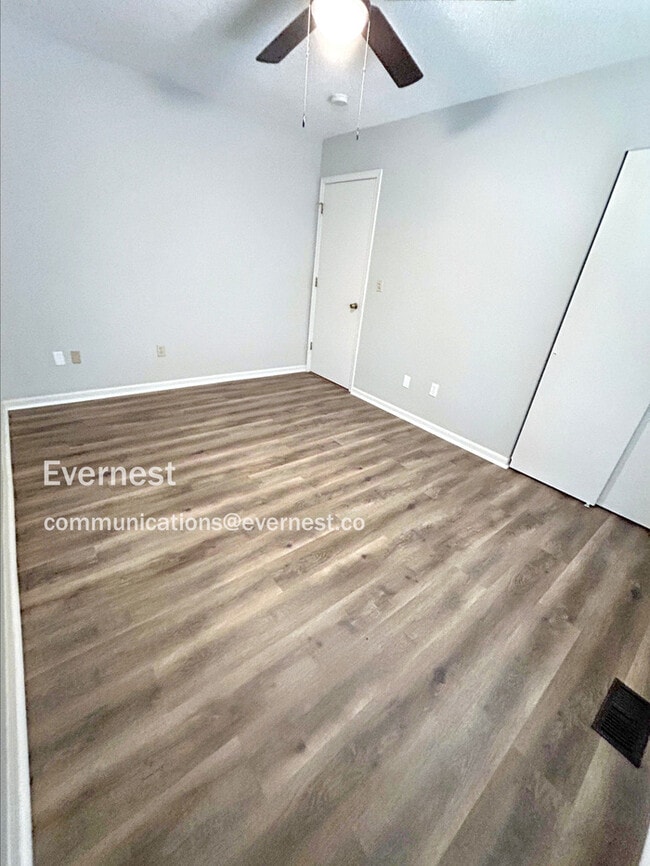 Building Photo - 2012 White Haven Dr