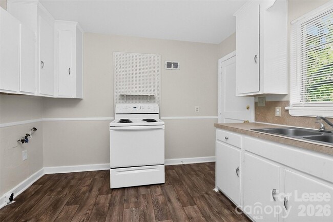 Building Photo - 2642 Arnold Dr