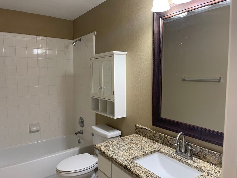 Building Photo - 1813 Angel Falls Dr