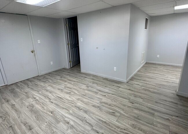 Building Photo - 152b Apache Ln