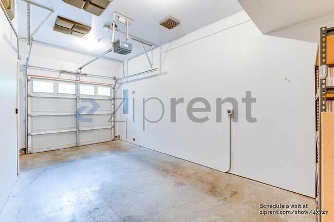Building Photo - 11570 Stone Ave N