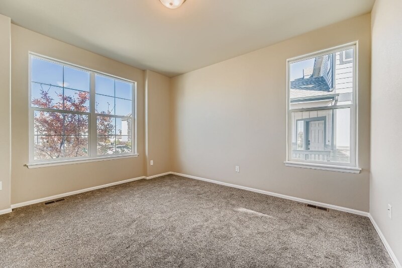 Building Photo - 1845 Sunset Vista Dr