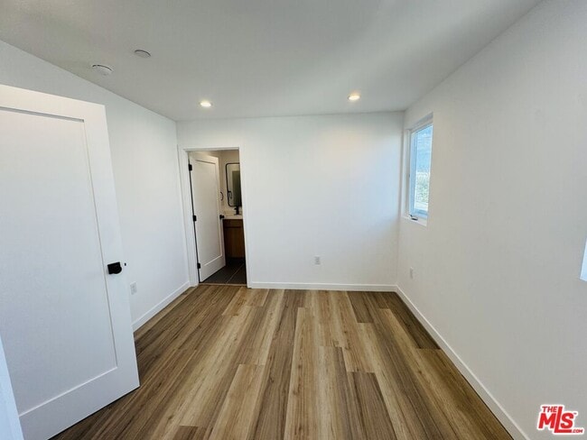 Building Photo - 231 E 85th St