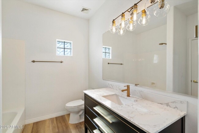 Building Photo - 1925 W Olive Way