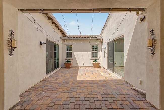 Building Photo - 2327 E Mahogany Pl