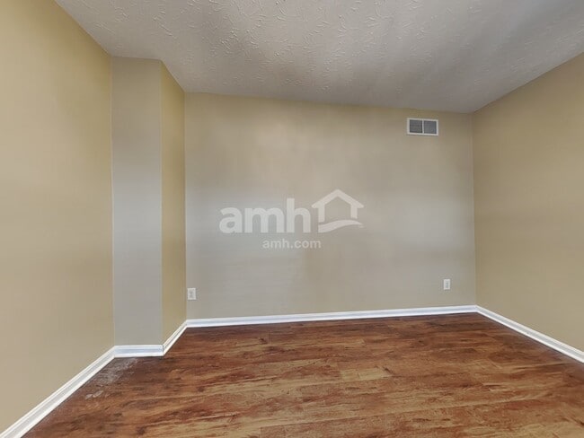 Building Photo - 1889 Bridle Path