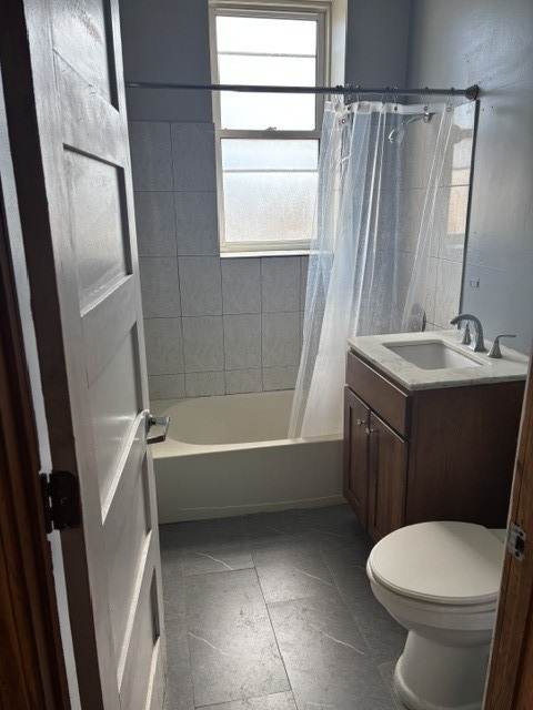 Building Photo - 2856 W Roosevelt Rd