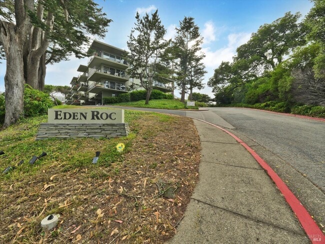 Building Photo - 367 Eden Roc Dr
