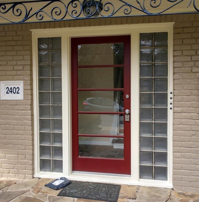 Building Photo - 2402 Watts St