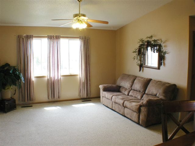 Building Photo - 4 BED | 2 BATH | SINGLE GARAGE | RAPID VALLEY