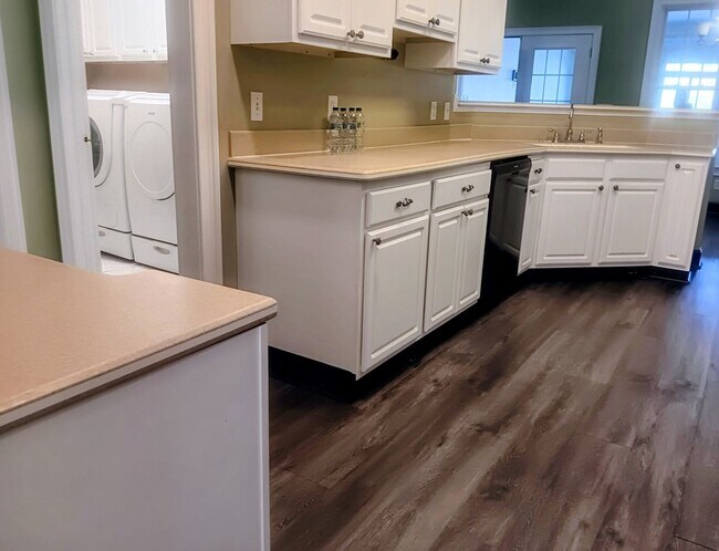 Building Photo - 12 Buckfast Ct