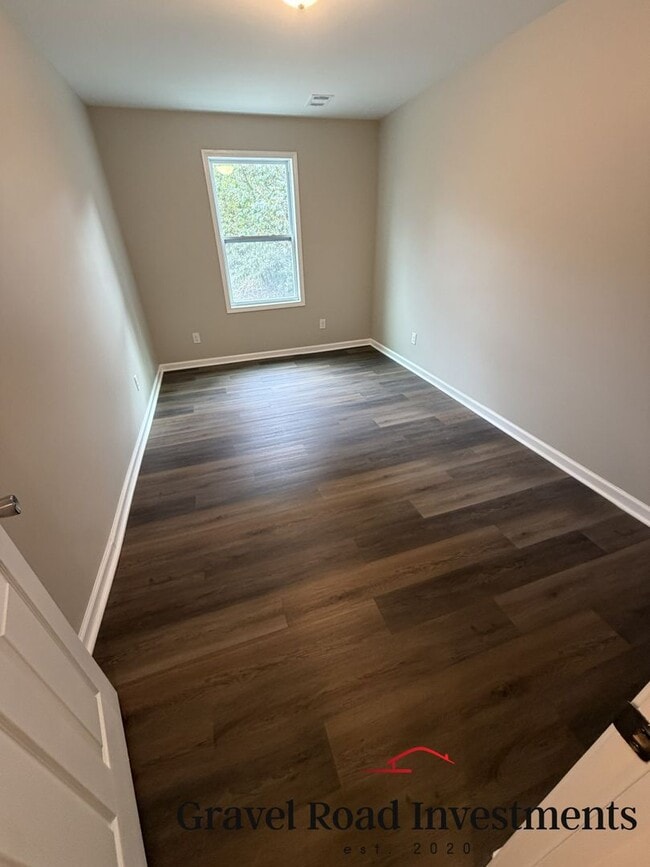 Building Photo - Beautifully Remodeled 4 Bedroom / 2 Bath Home – Move-In Ready!