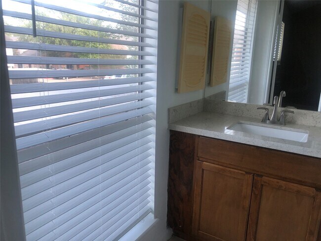 Building Photo - 9308 Westwood Village Dr