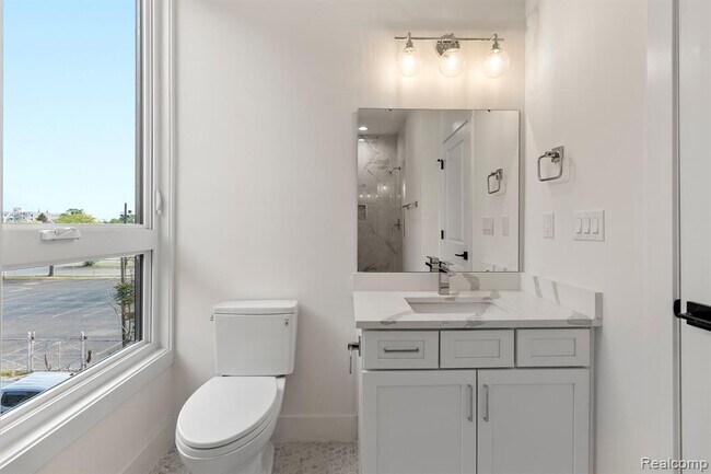 Building Photo - 2037 11th St