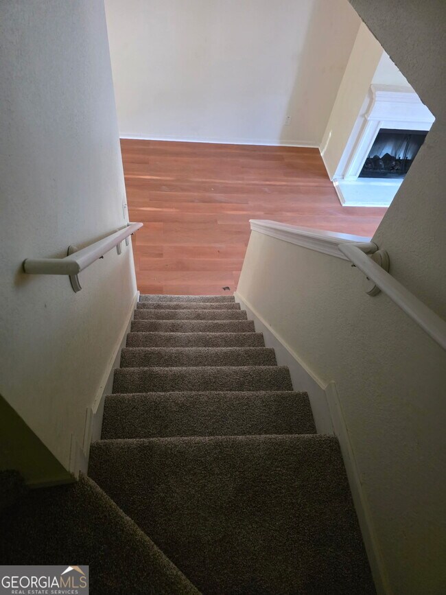 Building Photo - 290 Brookview Dr