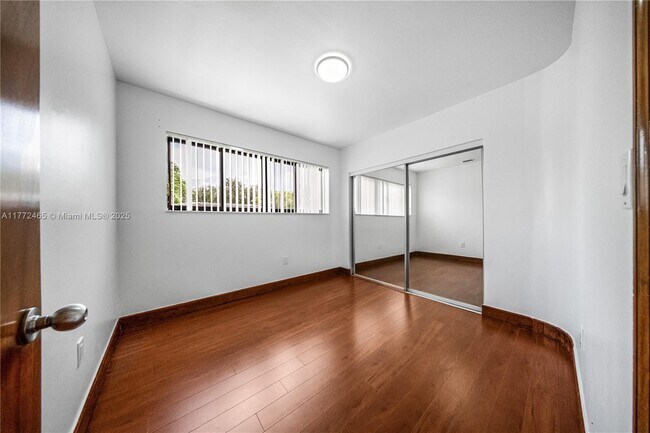 Building Photo - 511 Vittorio Ave