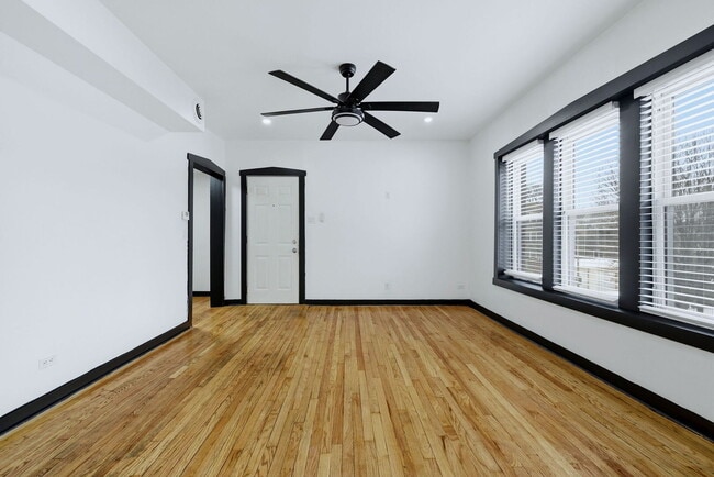 Building Photo - 131 E 72nd St